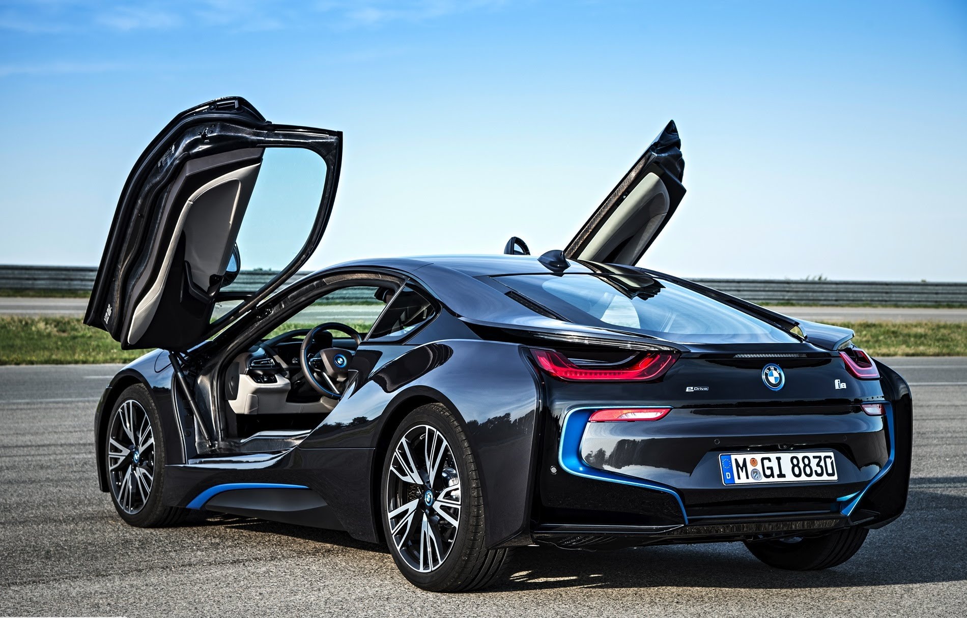 Louis Vuitton Crafts Carbon-Fiber Luggage for BMW i8 Plug-In