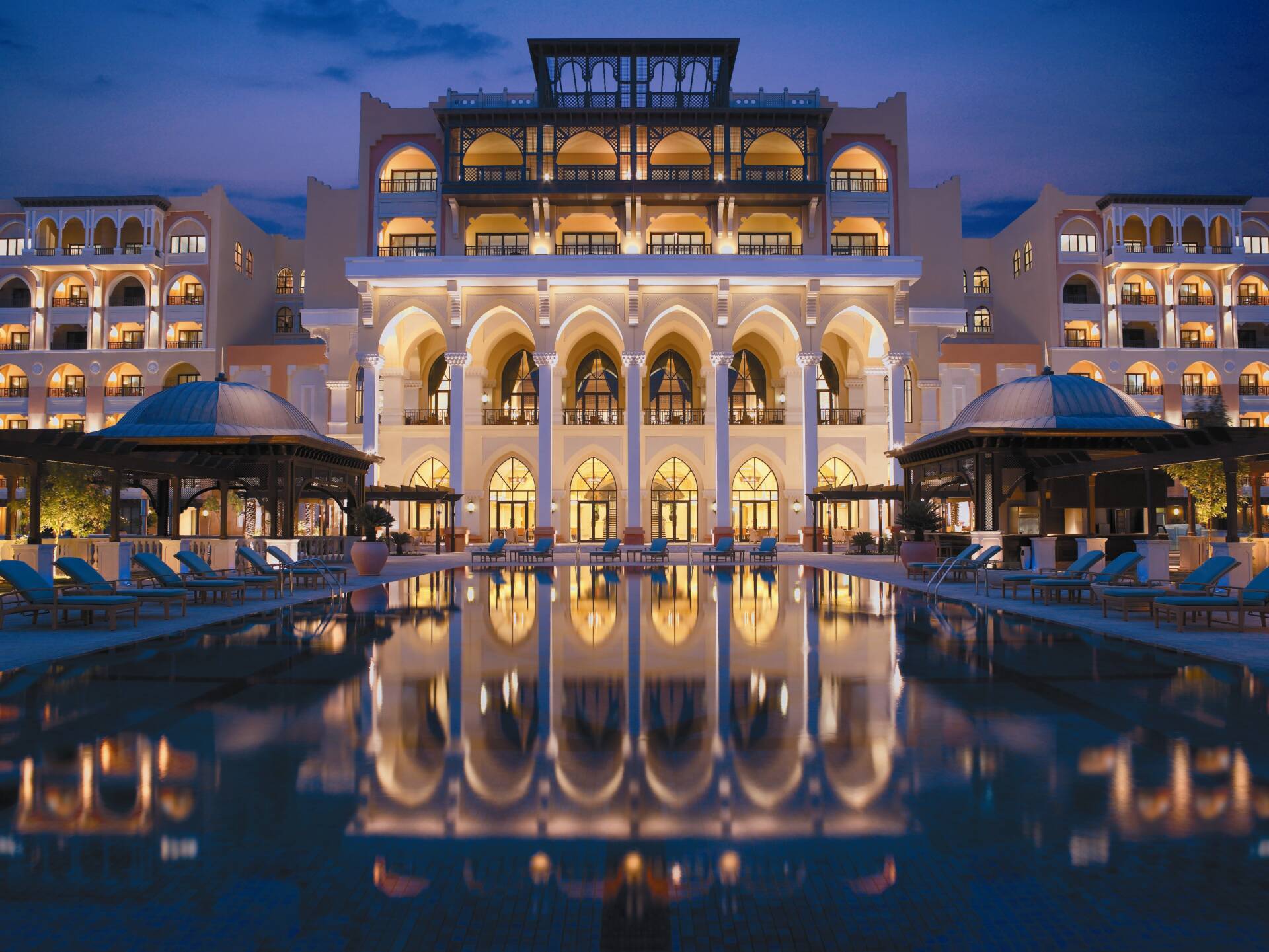 Shangri la hotel. Шангри ла Абу Даби. Гостиница Shangri-la Hotel 5*. Абу Даби отели. Самый шикарный отель Абу Даби.