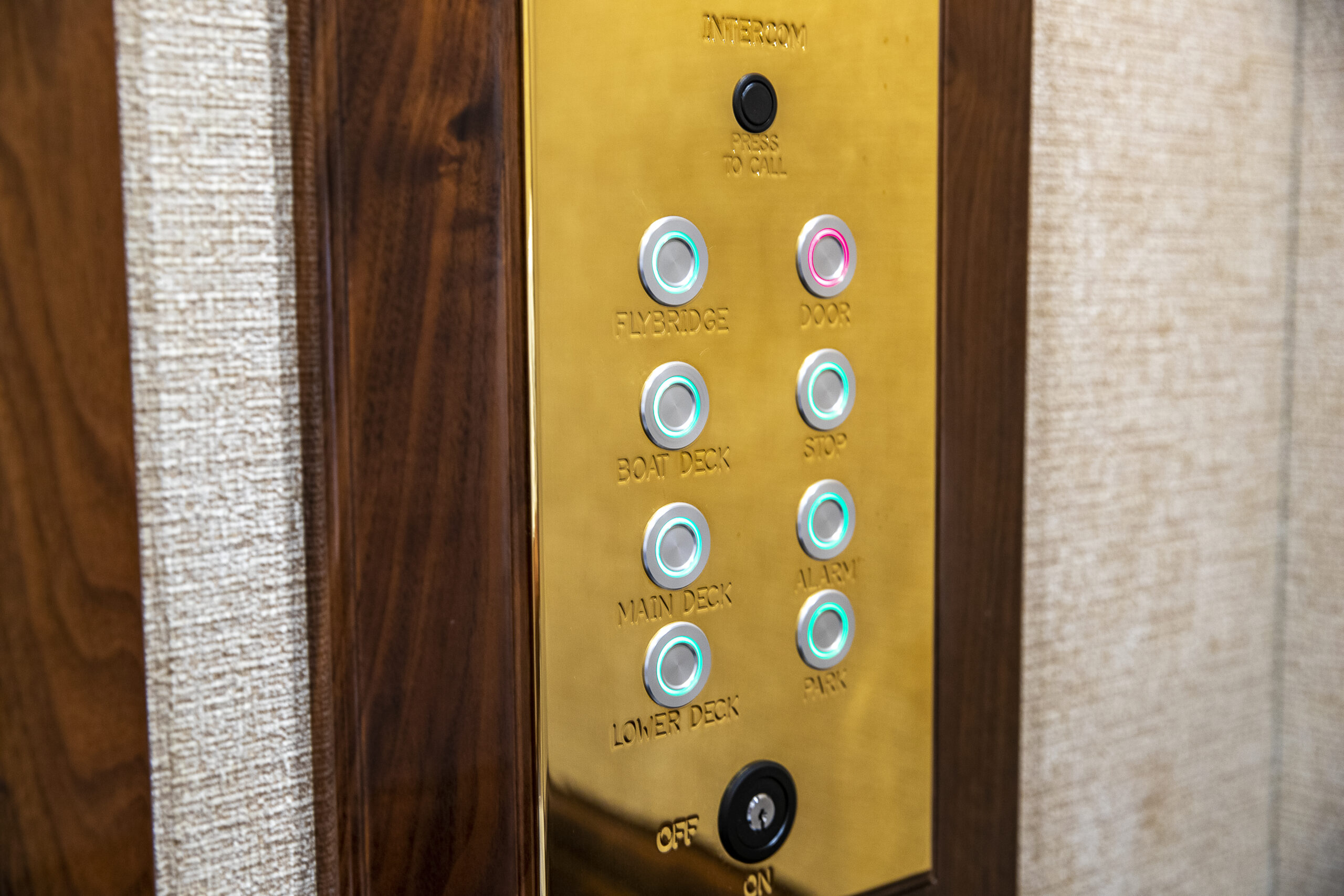 11.. Elevator to all decks