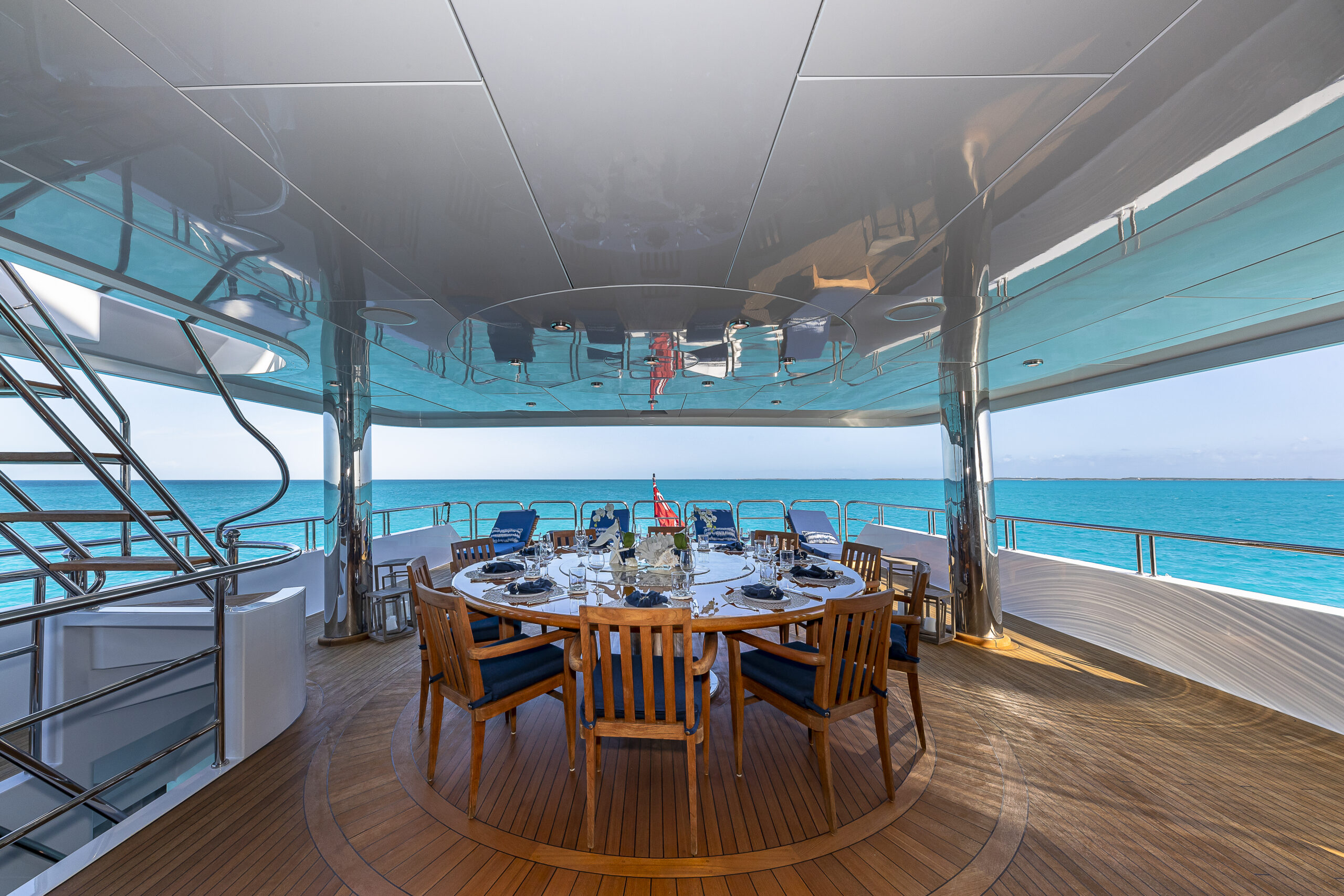 18.. Upper deck alfresco dining