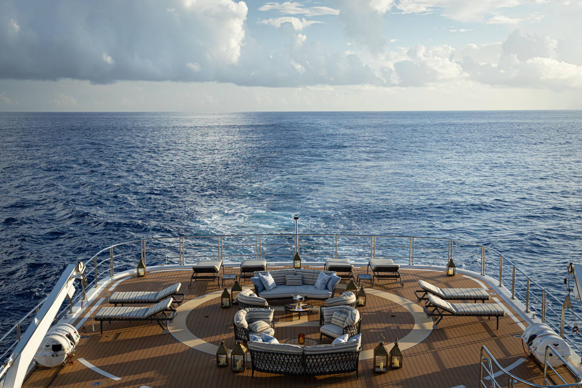 Aqua Lares - Heli Deck 01 - Credit Stevie Man